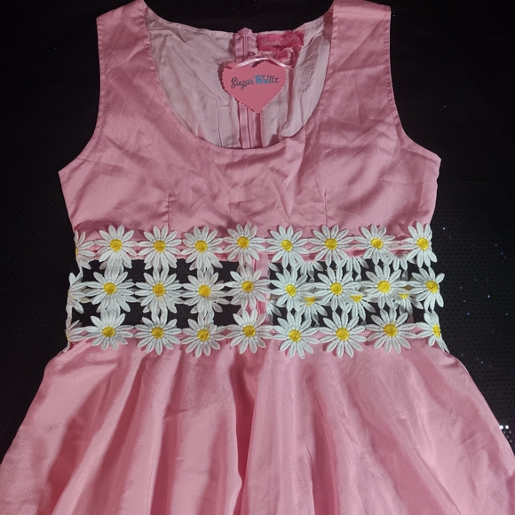 Dolls Kill × Sugar Thrillz Pink Cutout Daisy Appliques Midsection Dress (M) - Picture 3 of 12